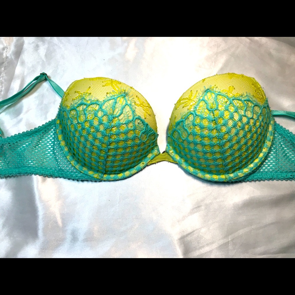 32D Victoria’s Secret very sexy push-up bra